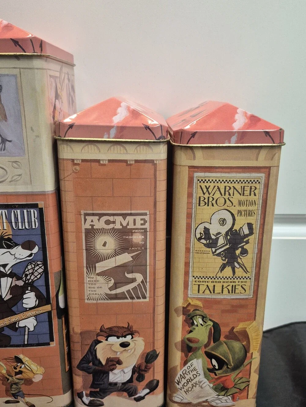 Rare Vintage 1994 Warner Bros. Looney Tunes Downtown Set of 4 Tins -
